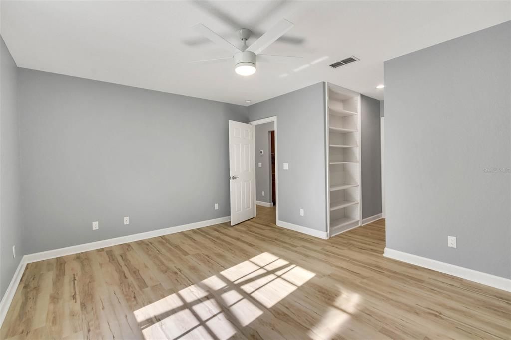 For Sale: $379,900 (3 beds, 2 baths, 1716 Square Feet)