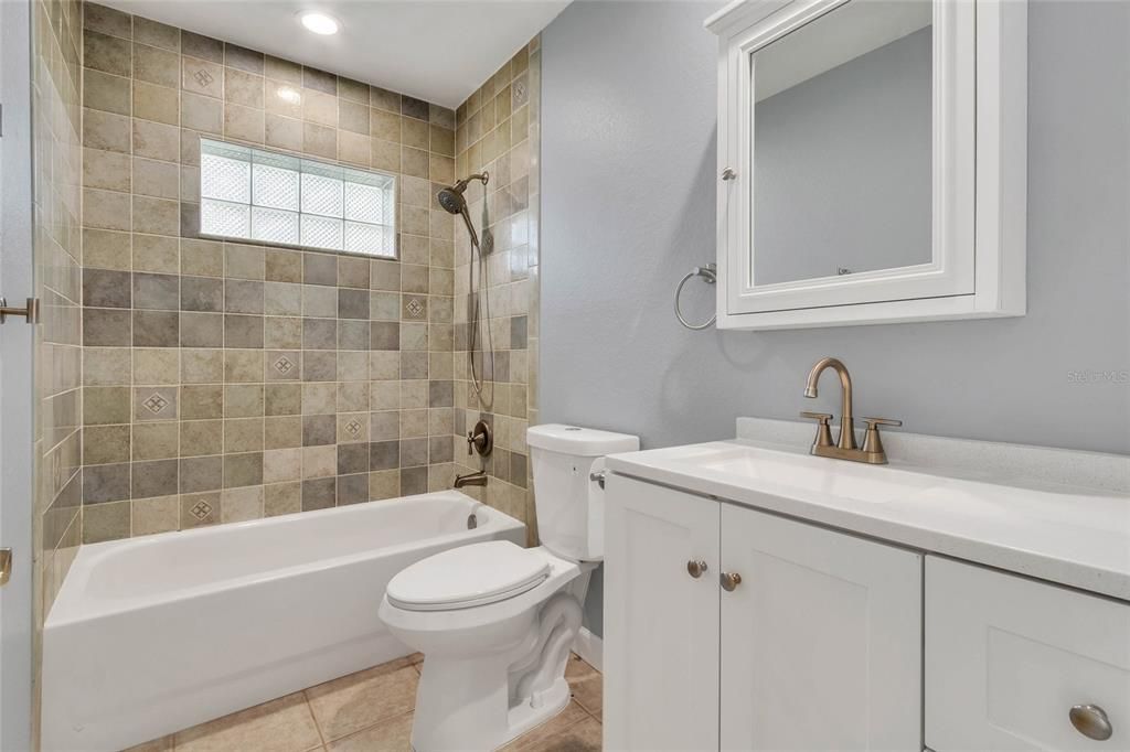 For Sale: $379,900 (3 beds, 2 baths, 1716 Square Feet)