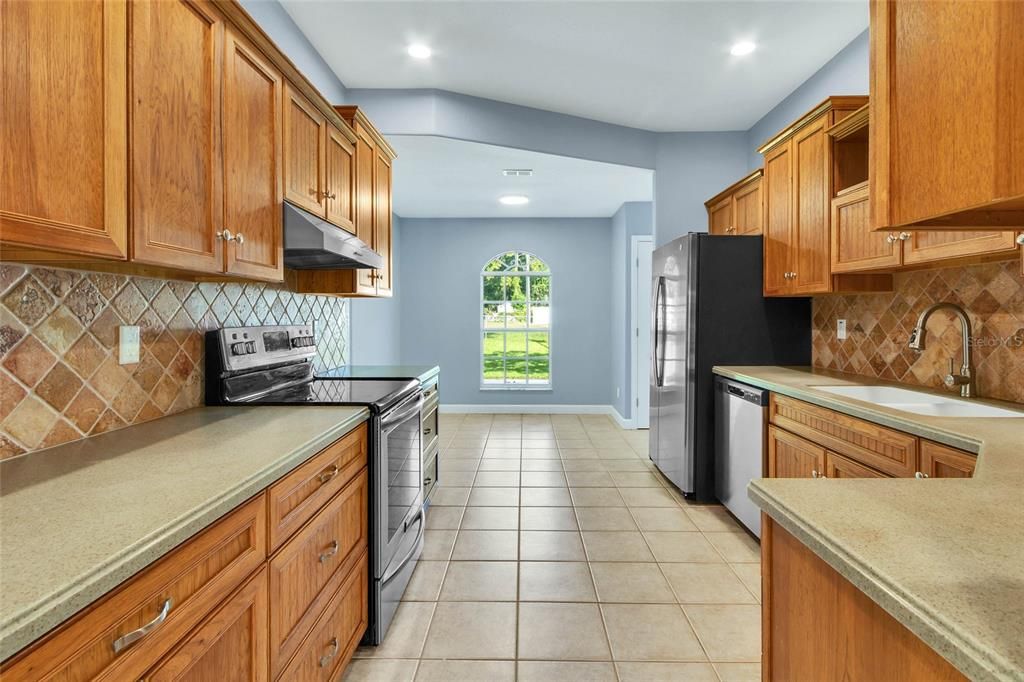 For Sale: $379,900 (3 beds, 2 baths, 1716 Square Feet)