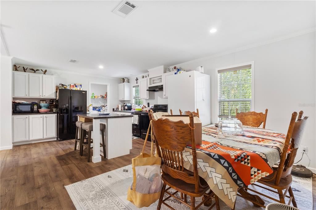 For Sale: $369,900 (3 beds, 2 baths, 1512 Square Feet)