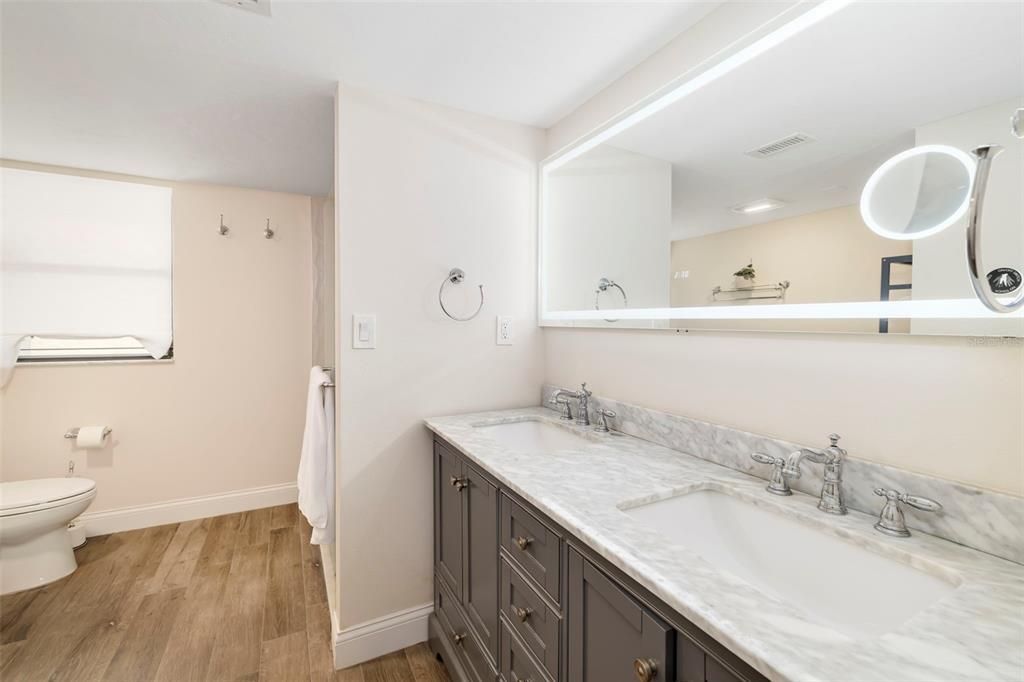 For Sale: $375,000 (3 beds, 3 baths, 1923 Square Feet)