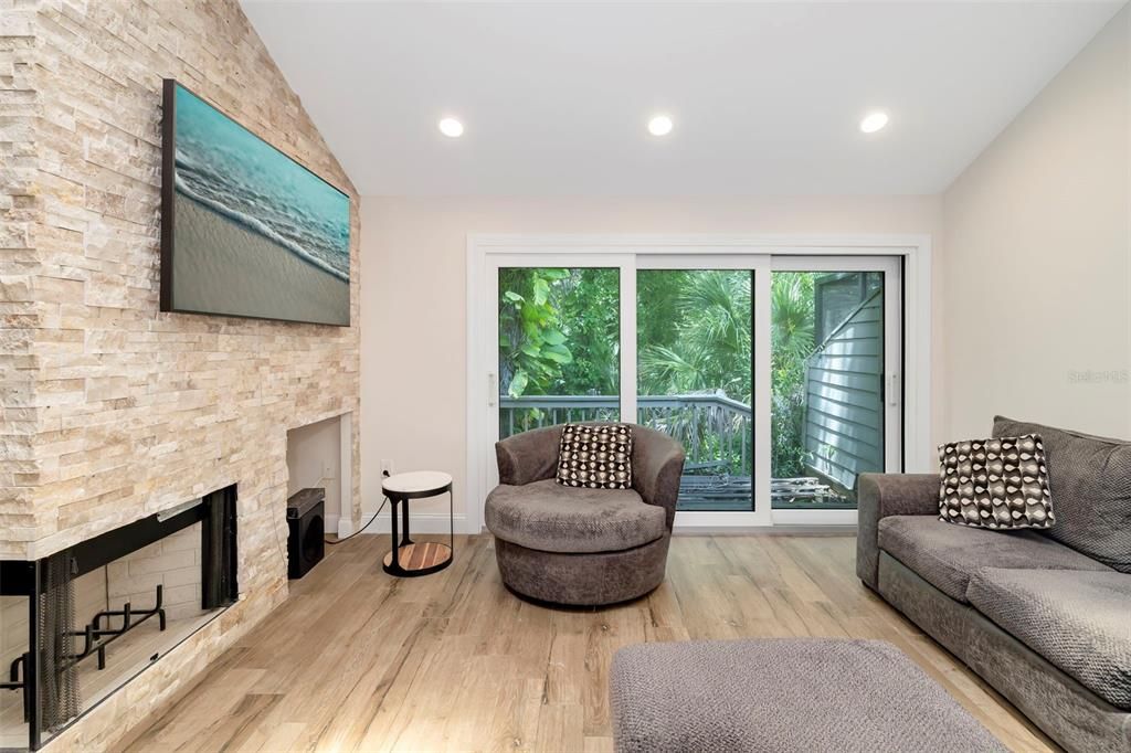 For Sale: $375,000 (3 beds, 3 baths, 1923 Square Feet)