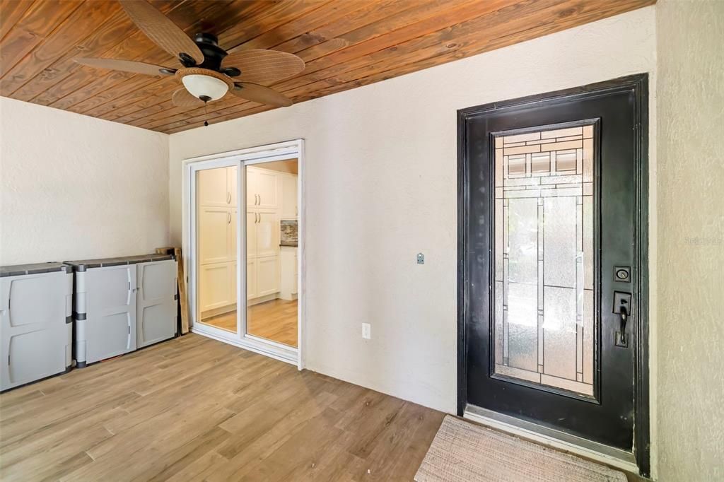 For Sale: $375,000 (3 beds, 3 baths, 1923 Square Feet)