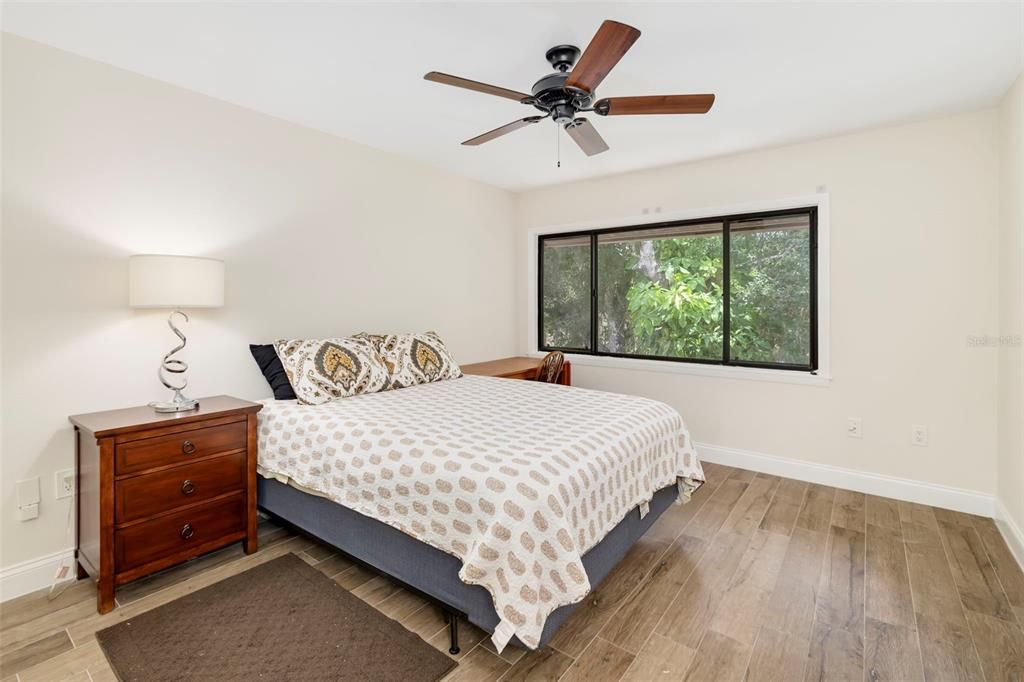 For Sale: $375,000 (3 beds, 3 baths, 1923 Square Feet)