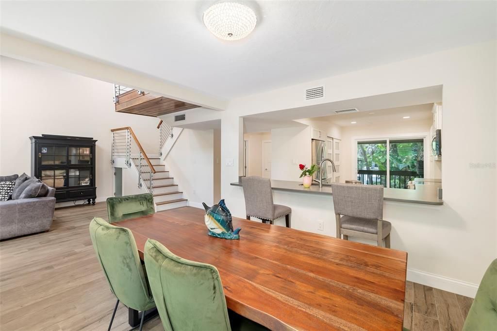 For Sale: $375,000 (3 beds, 3 baths, 1923 Square Feet)
