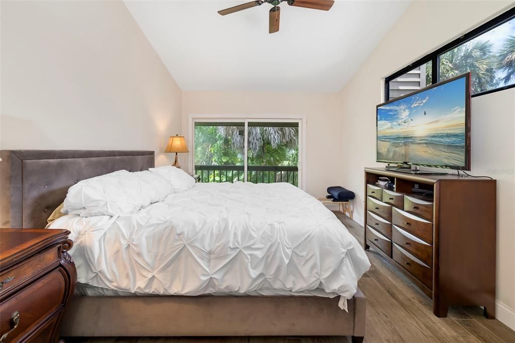 For Sale: $375,000 (3 beds, 3 baths, 1923 Square Feet)