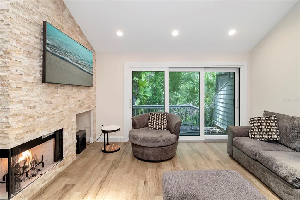 For Sale: $375,000 (3 beds, 3 baths, 1923 Square Feet)