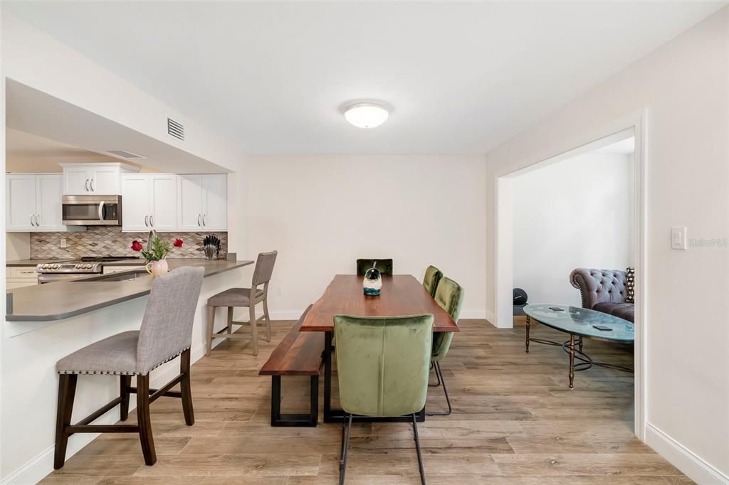 For Sale: $375,000 (3 beds, 3 baths, 1923 Square Feet)