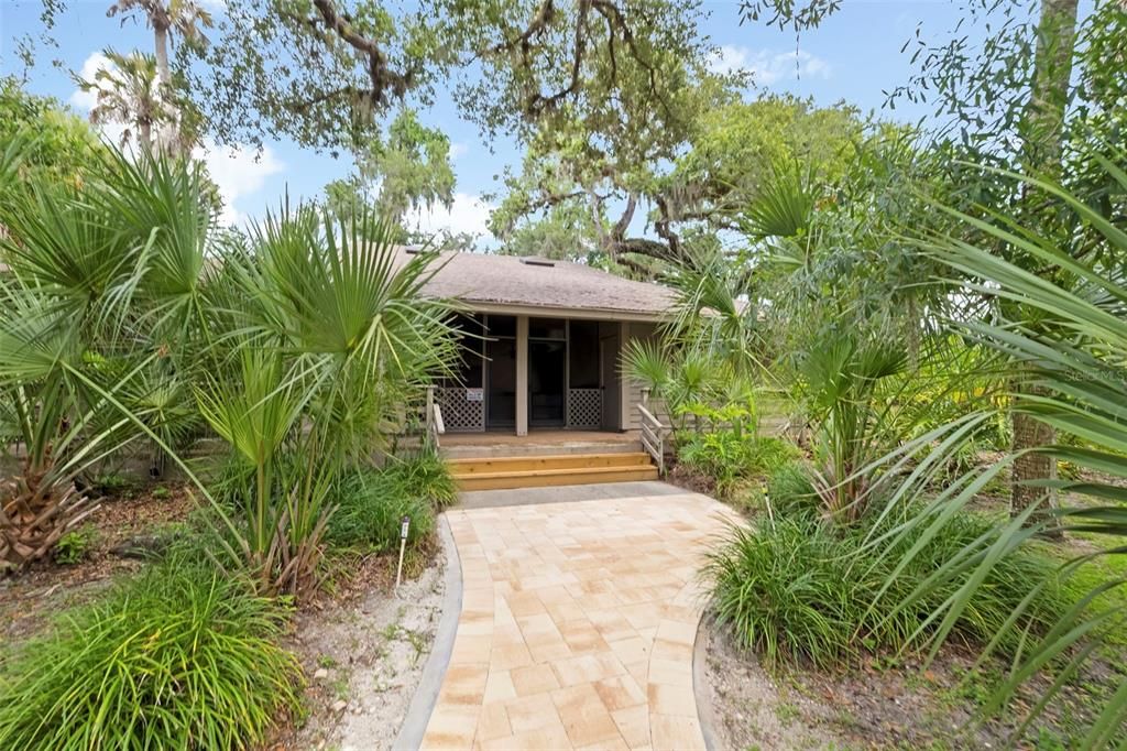 For Sale: $375,000 (3 beds, 3 baths, 1923 Square Feet)