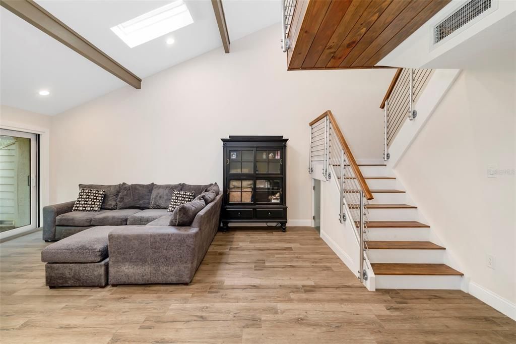 For Sale: $375,000 (3 beds, 3 baths, 1923 Square Feet)