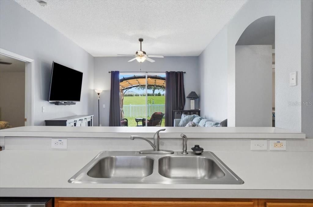 En Venta: $335,000 (3 camas, 2 baños, 1808 Pies cuadrados)