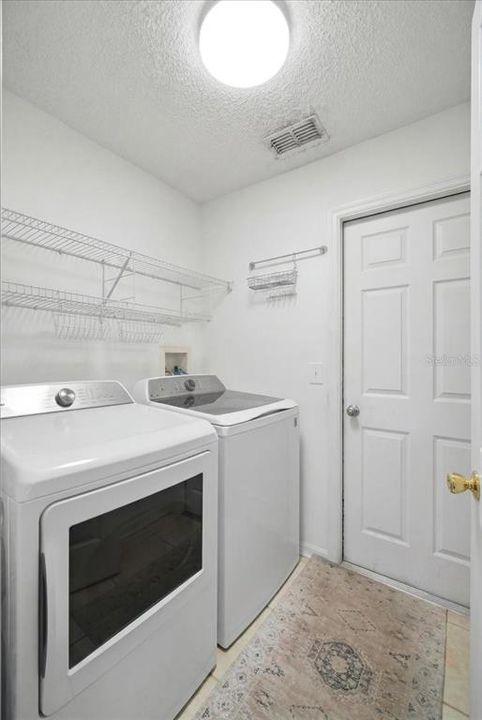En Venta: $335,000 (3 camas, 2 baños, 1808 Pies cuadrados)