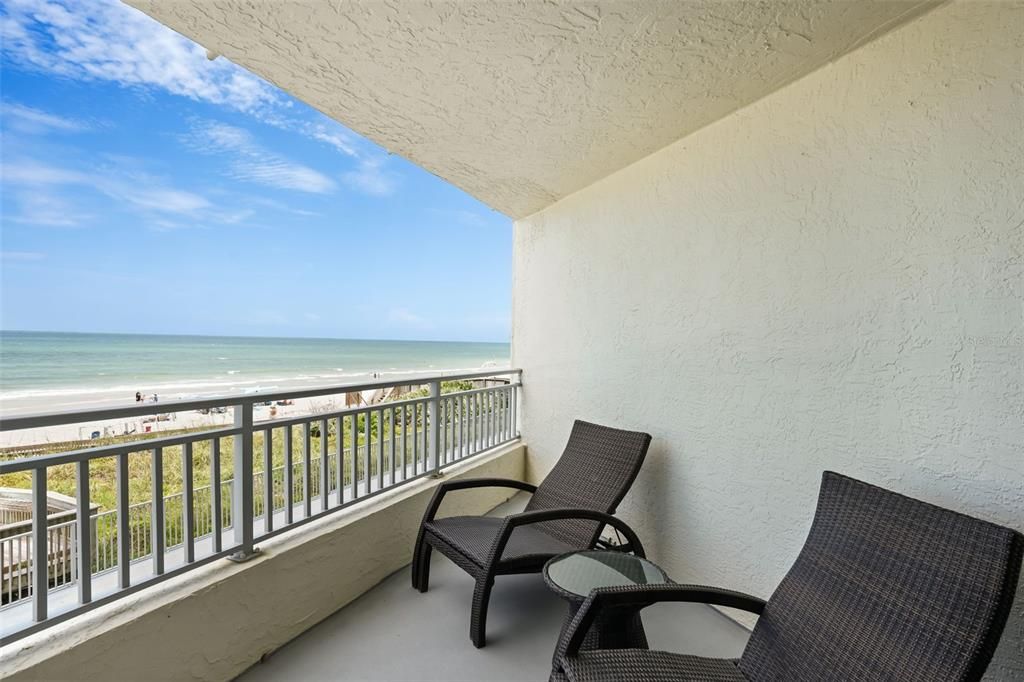 For Sale: $440,000 (1 beds, 2 baths, 1077 Square Feet)