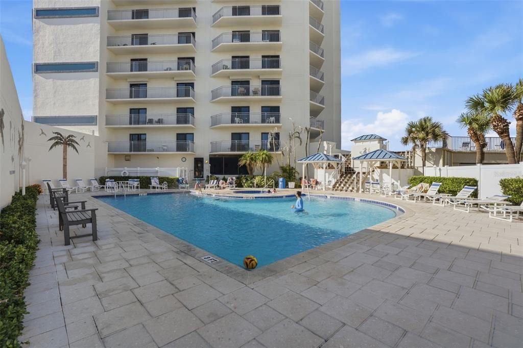 For Sale: $440,000 (1 beds, 2 baths, 1077 Square Feet)
