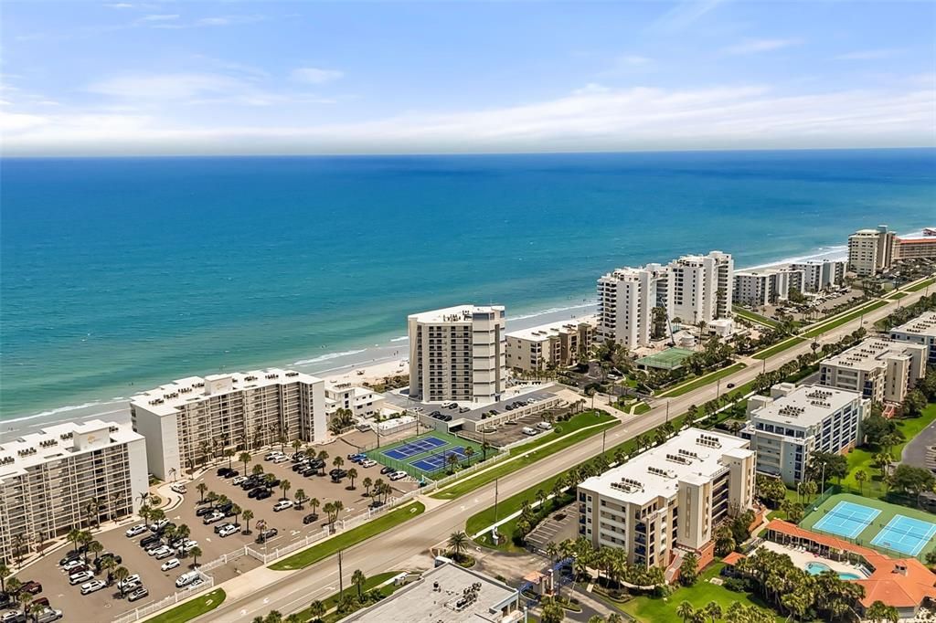 For Sale: $440,000 (1 beds, 2 baths, 1077 Square Feet)