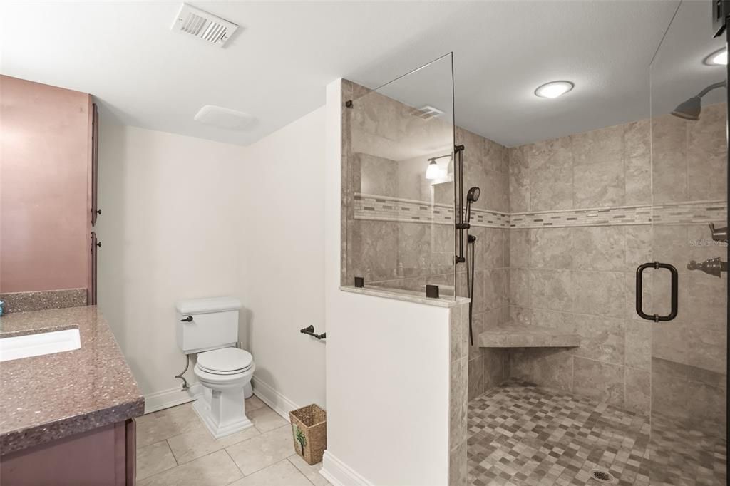 For Sale: $440,000 (1 beds, 2 baths, 1077 Square Feet)