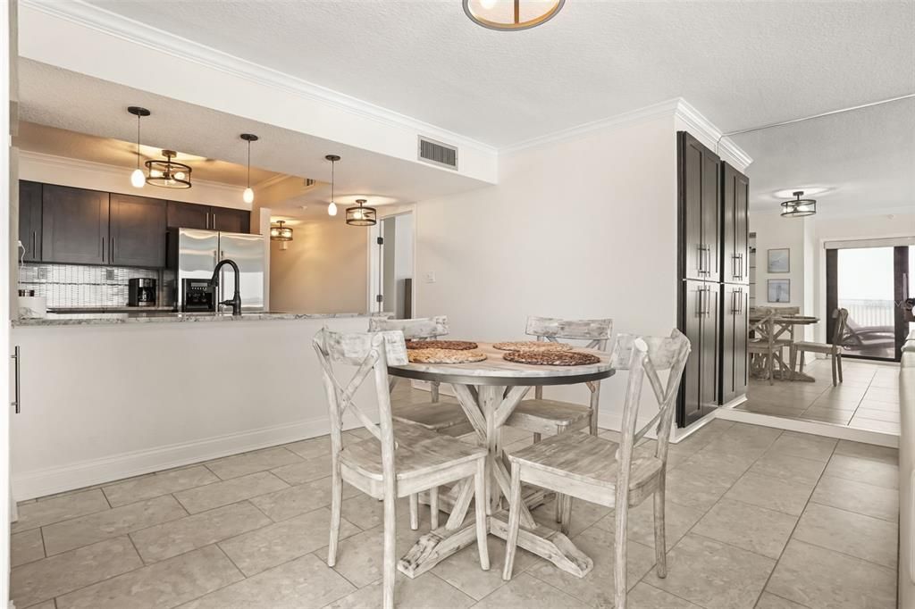 For Sale: $440,000 (1 beds, 2 baths, 1077 Square Feet)