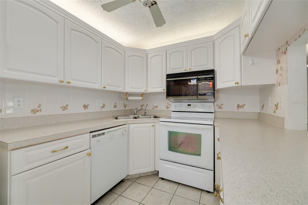 En Venta: $184,900 (2 camas, 2 baños, 1038 Pies cuadrados)