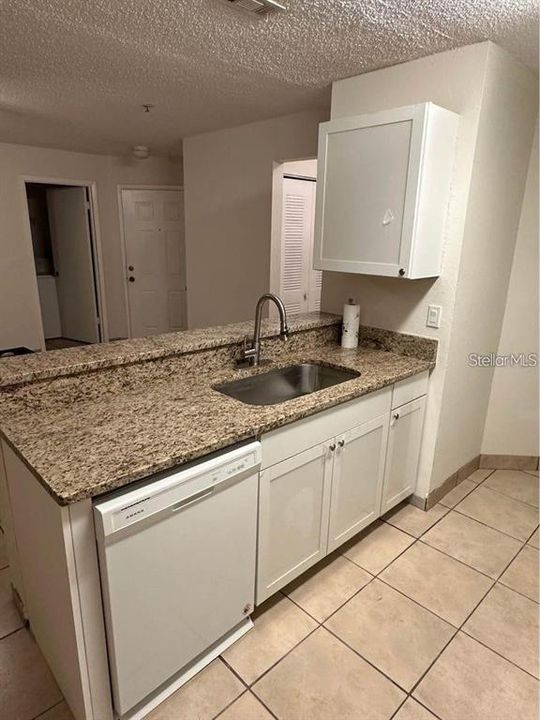 В аренду: $1,450 (2 спален, 2 ванн, 982 Квадратных фут)