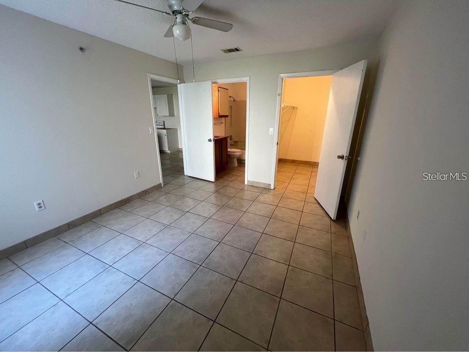В аренду: $1,450 (2 спален, 2 ванн, 982 Квадратных фут)