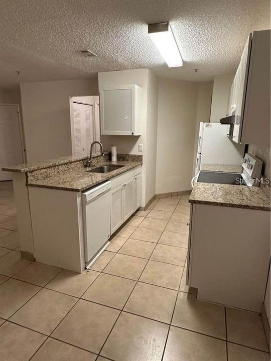 В аренду: $1,450 (2 спален, 2 ванн, 982 Квадратных фут)