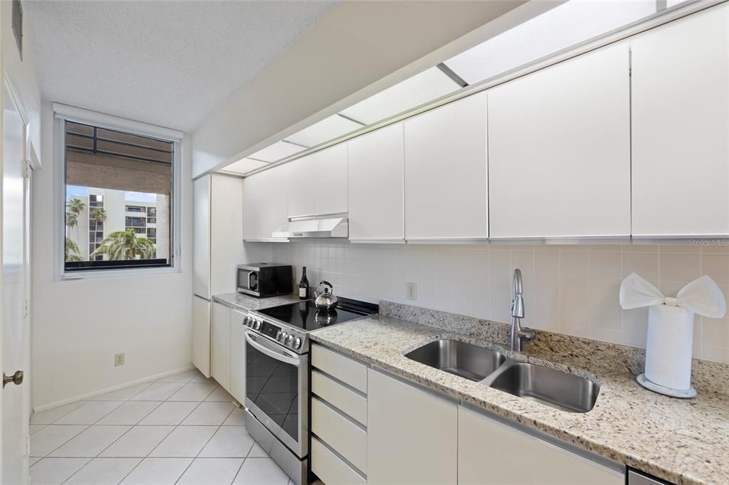 На продажу: $875,000 (2 спален, 2 ванн, 1503 Квадратных фут)