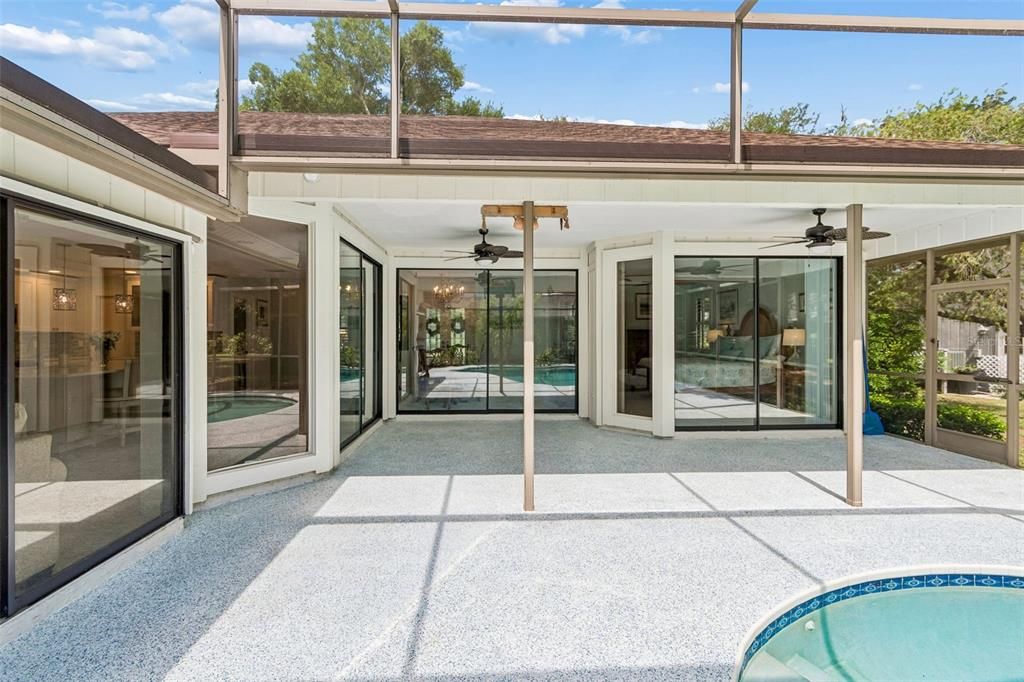 En Venta: $890,000 (4 camas, 2 baños, 2407 Pies cuadrados)