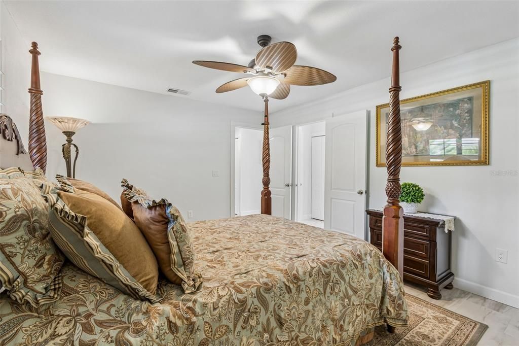 En Venta: $890,000 (4 camas, 2 baños, 2407 Pies cuadrados)