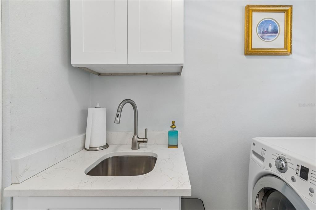 En Venta: $890,000 (4 camas, 2 baños, 2407 Pies cuadrados)