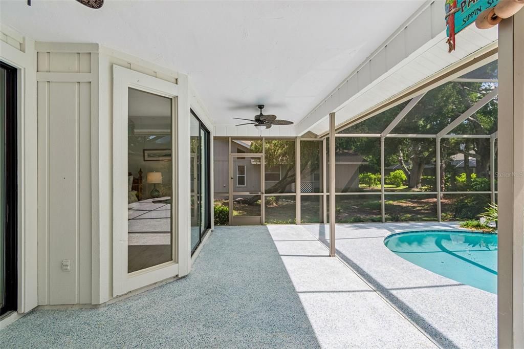 En Venta: $890,000 (4 camas, 2 baños, 2407 Pies cuadrados)
