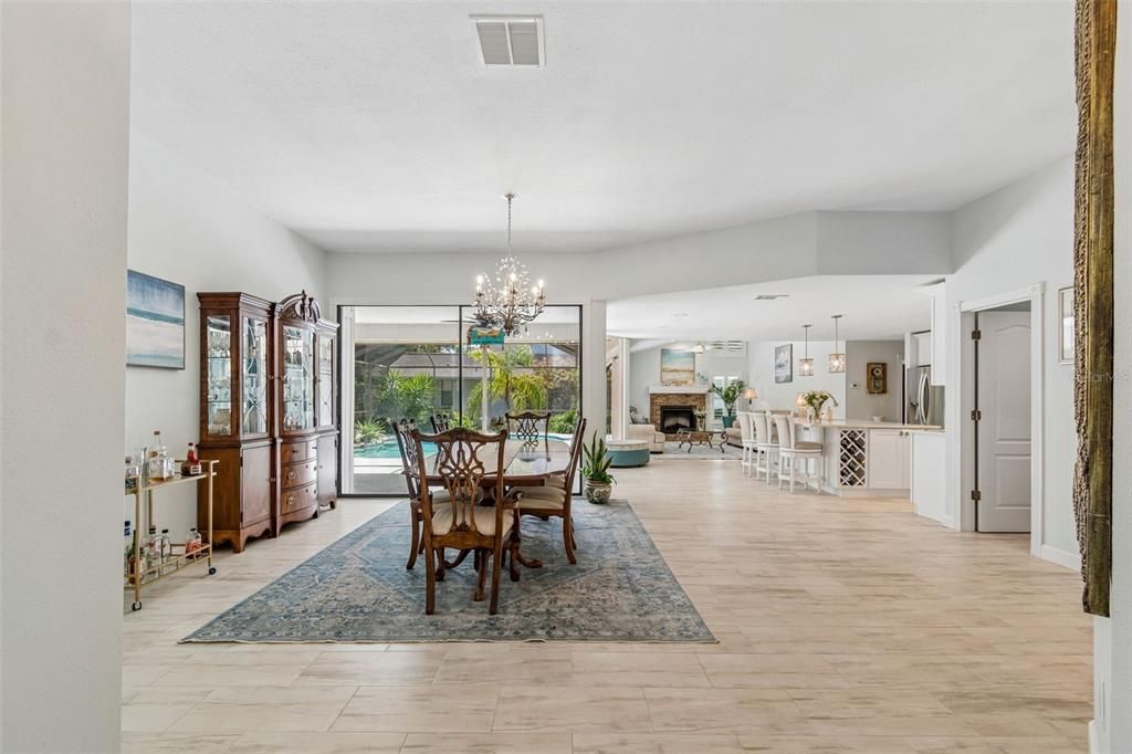 En Venta: $890,000 (4 camas, 2 baños, 2407 Pies cuadrados)