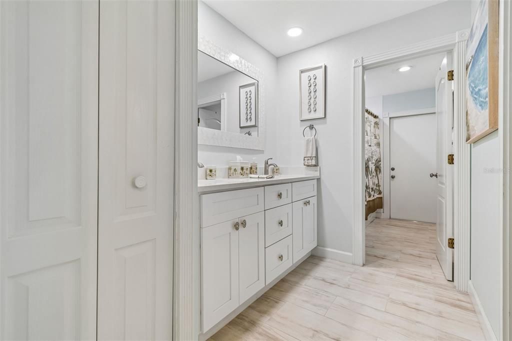 En Venta: $890,000 (4 camas, 2 baños, 2407 Pies cuadrados)