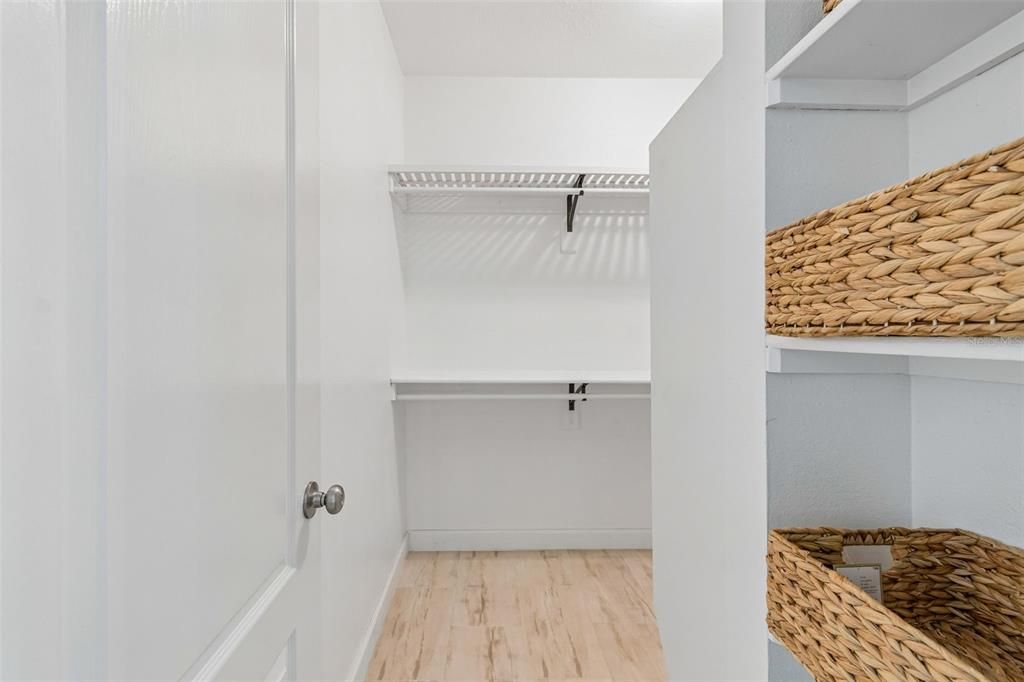 En Venta: $890,000 (4 camas, 2 baños, 2407 Pies cuadrados)