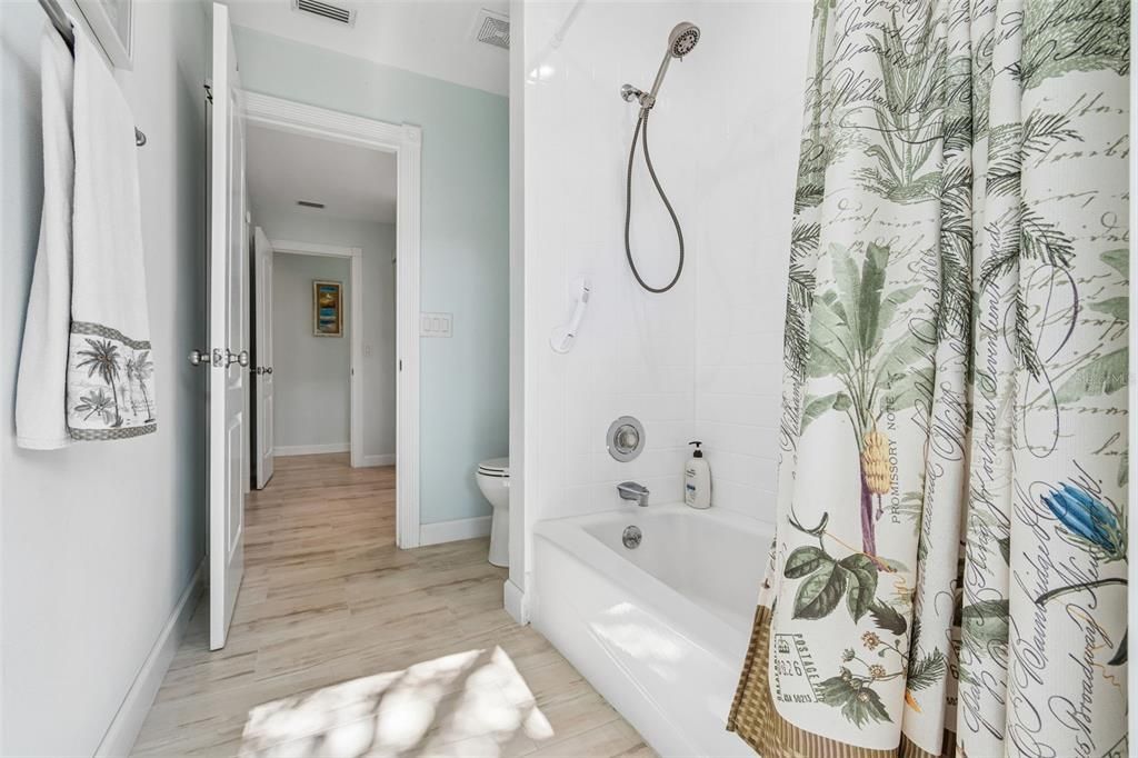 En Venta: $890,000 (4 camas, 2 baños, 2407 Pies cuadrados)