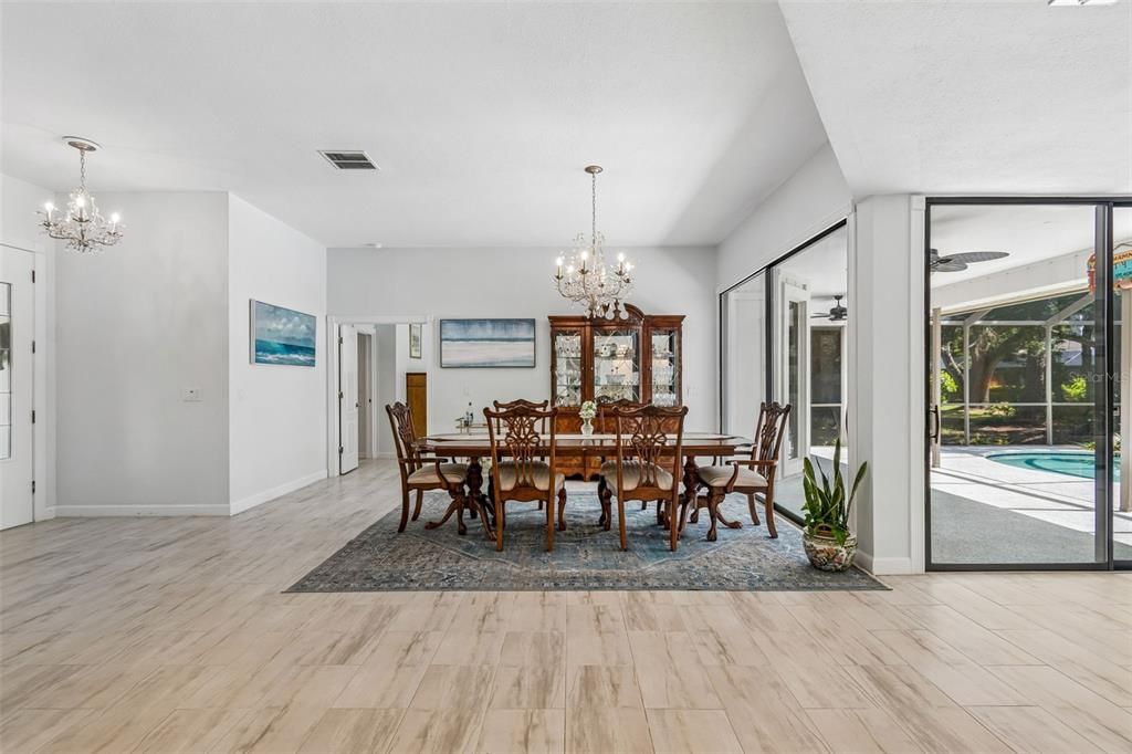 En Venta: $890,000 (4 camas, 2 baños, 2407 Pies cuadrados)