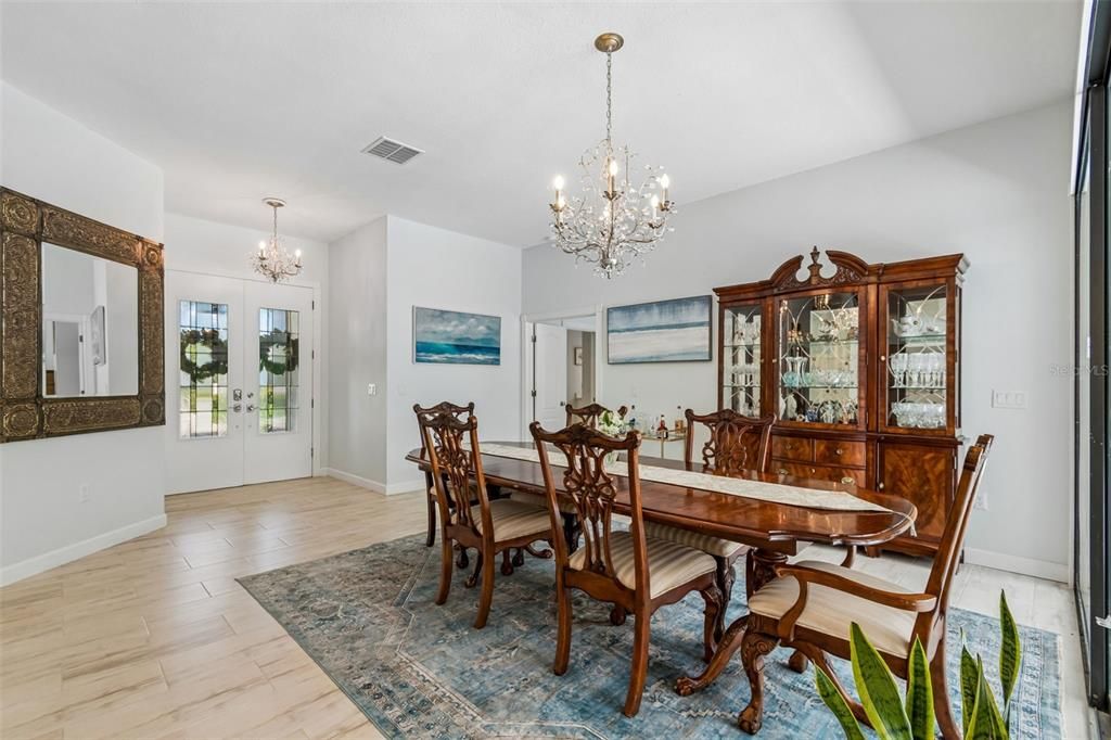 En Venta: $890,000 (4 camas, 2 baños, 2407 Pies cuadrados)
