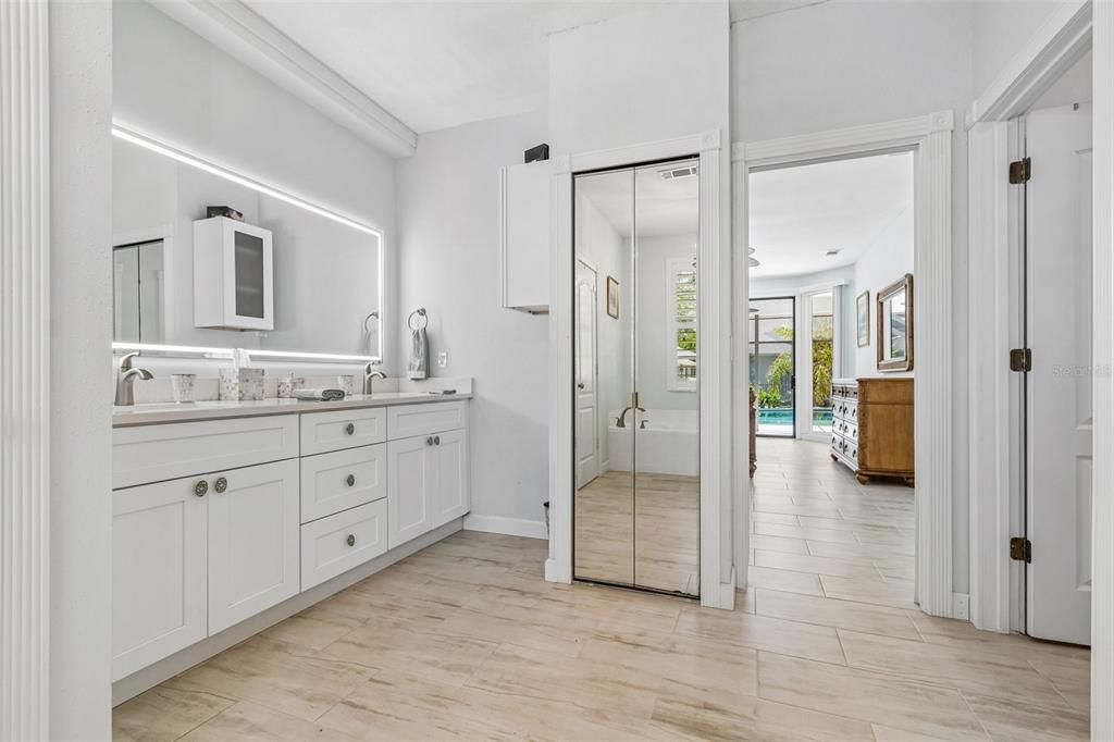 En Venta: $890,000 (4 camas, 2 baños, 2407 Pies cuadrados)