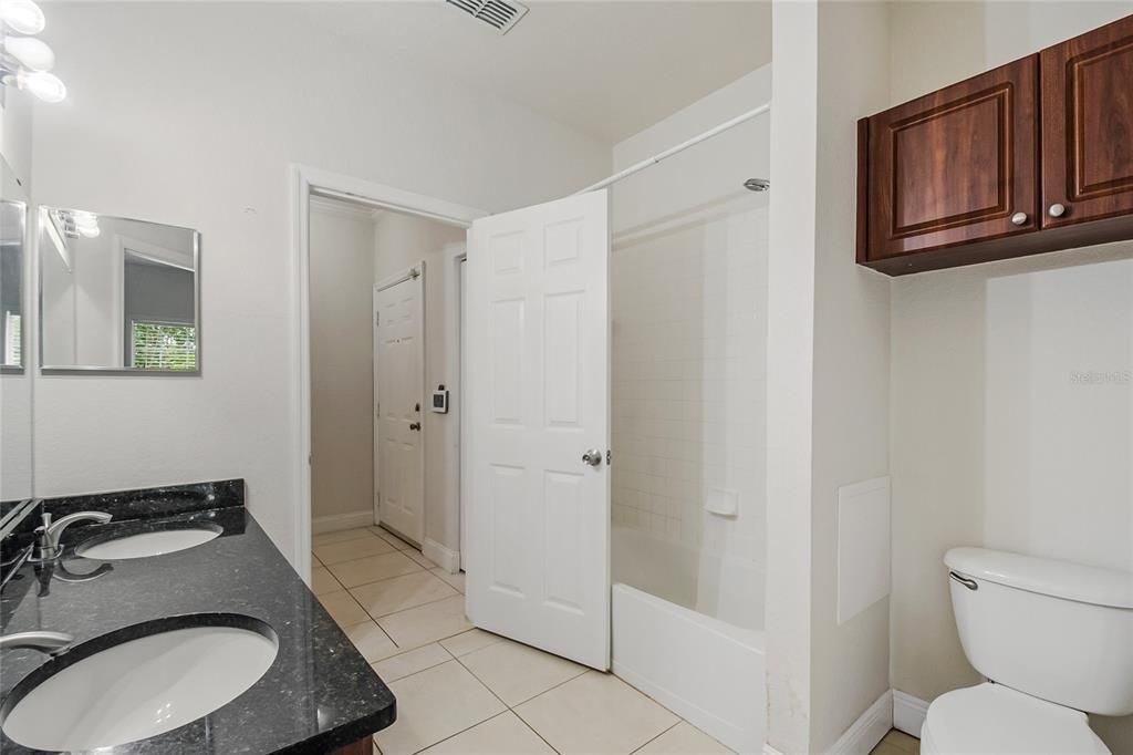 В аренду: $1,799 (2 спален, 2 ванн, 1036 Квадратных фут)