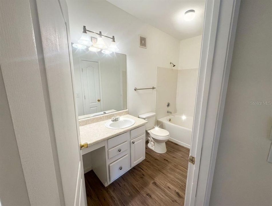 For Sale: $155,000 (1 beds, 1 baths, 951 Square Feet)