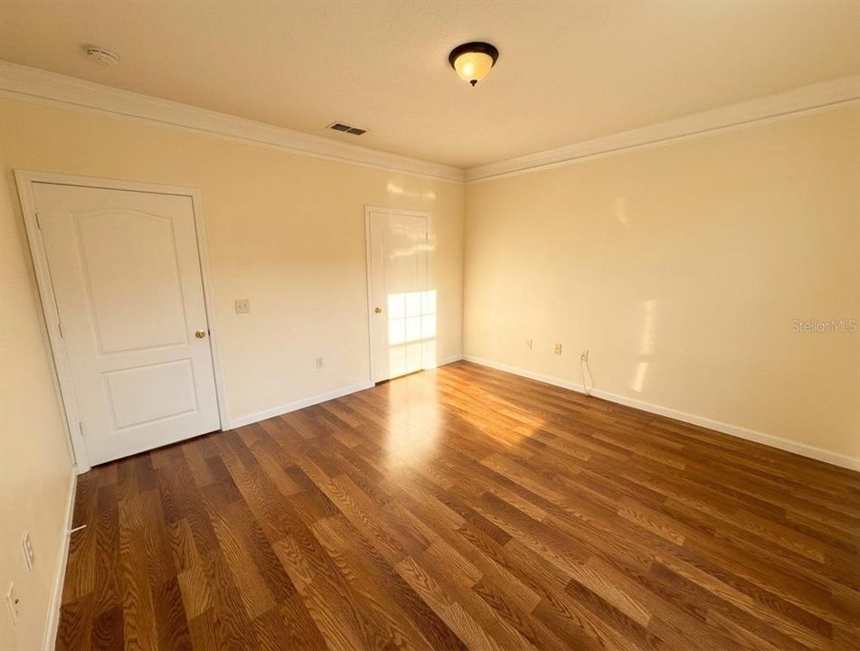 For Sale: $155,000 (1 beds, 1 baths, 951 Square Feet)
