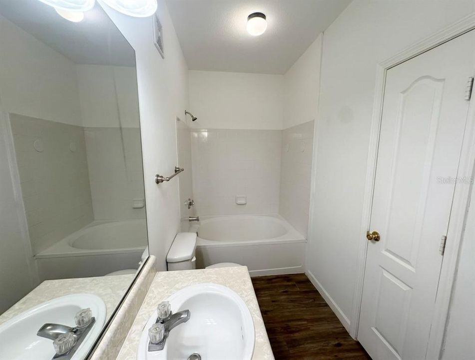 For Sale: $155,000 (1 beds, 1 baths, 951 Square Feet)