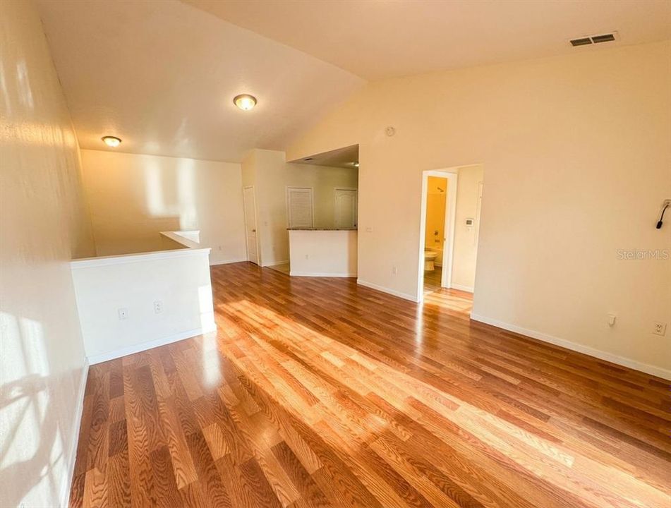 For Sale: $155,000 (1 beds, 1 baths, 951 Square Feet)