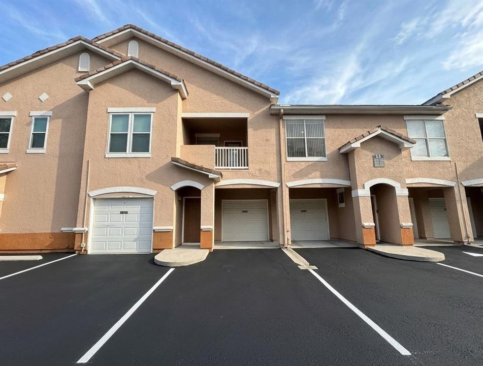 For Sale: $155,000 (1 beds, 1 baths, 951 Square Feet)