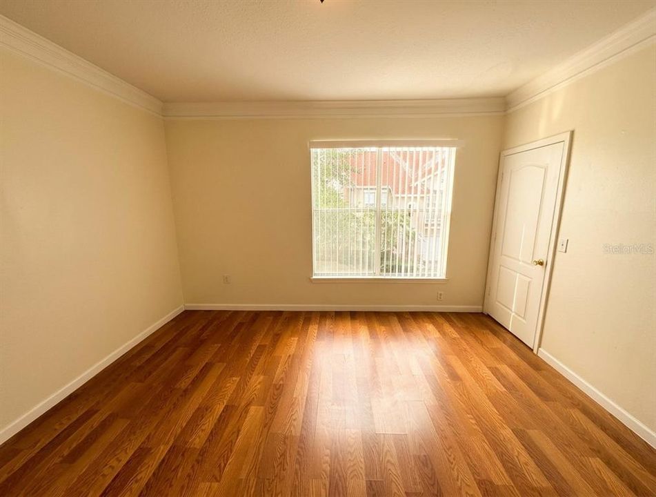 For Sale: $155,000 (1 beds, 1 baths, 951 Square Feet)