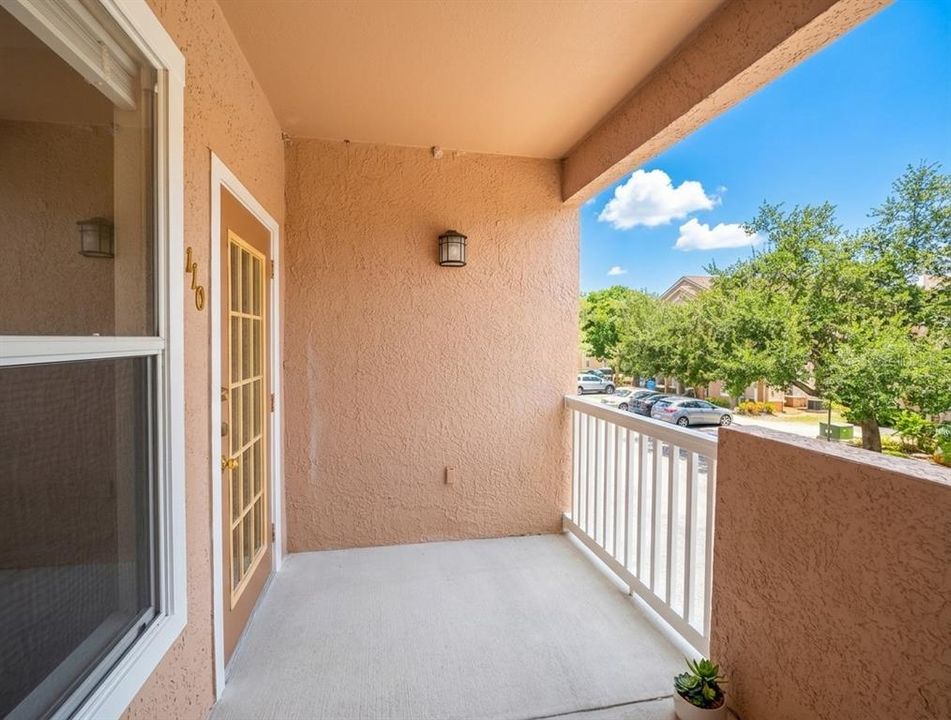 For Sale: $155,000 (1 beds, 1 baths, 951 Square Feet)