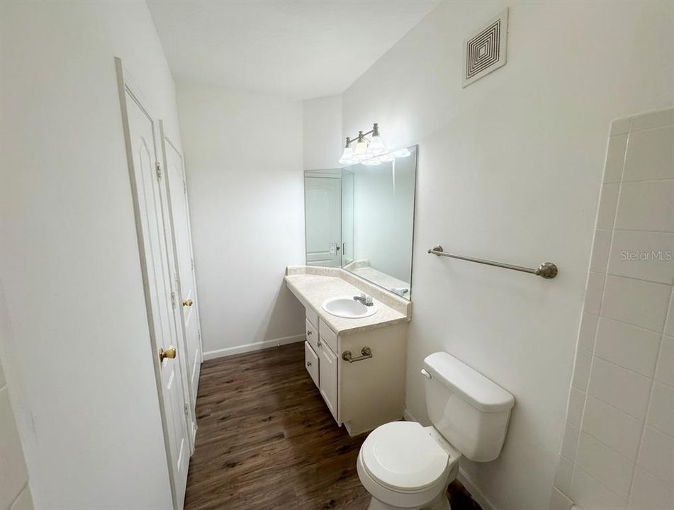For Sale: $155,000 (1 beds, 1 baths, 951 Square Feet)