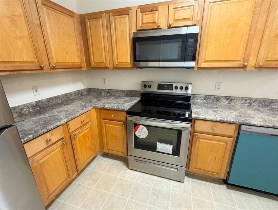 For Sale: $155,000 (1 beds, 1 baths, 951 Square Feet)