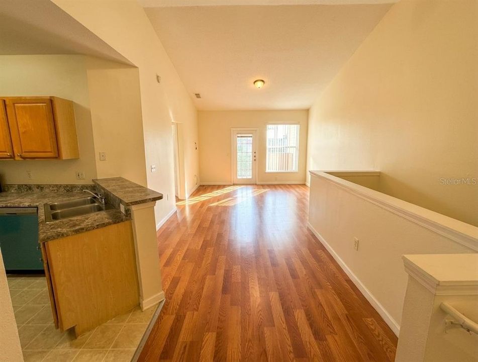 For Sale: $155,000 (1 beds, 1 baths, 951 Square Feet)