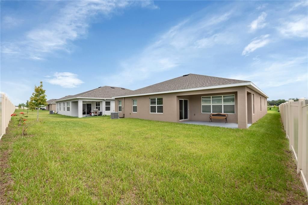 Activo con contrato: $379,900 (4 camas, 3 baños, 2335 Pies cuadrados)