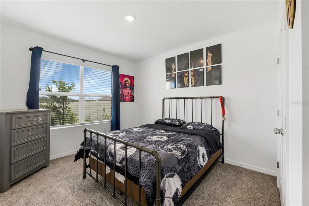 Activo con contrato: $379,900 (4 camas, 3 baños, 2335 Pies cuadrados)